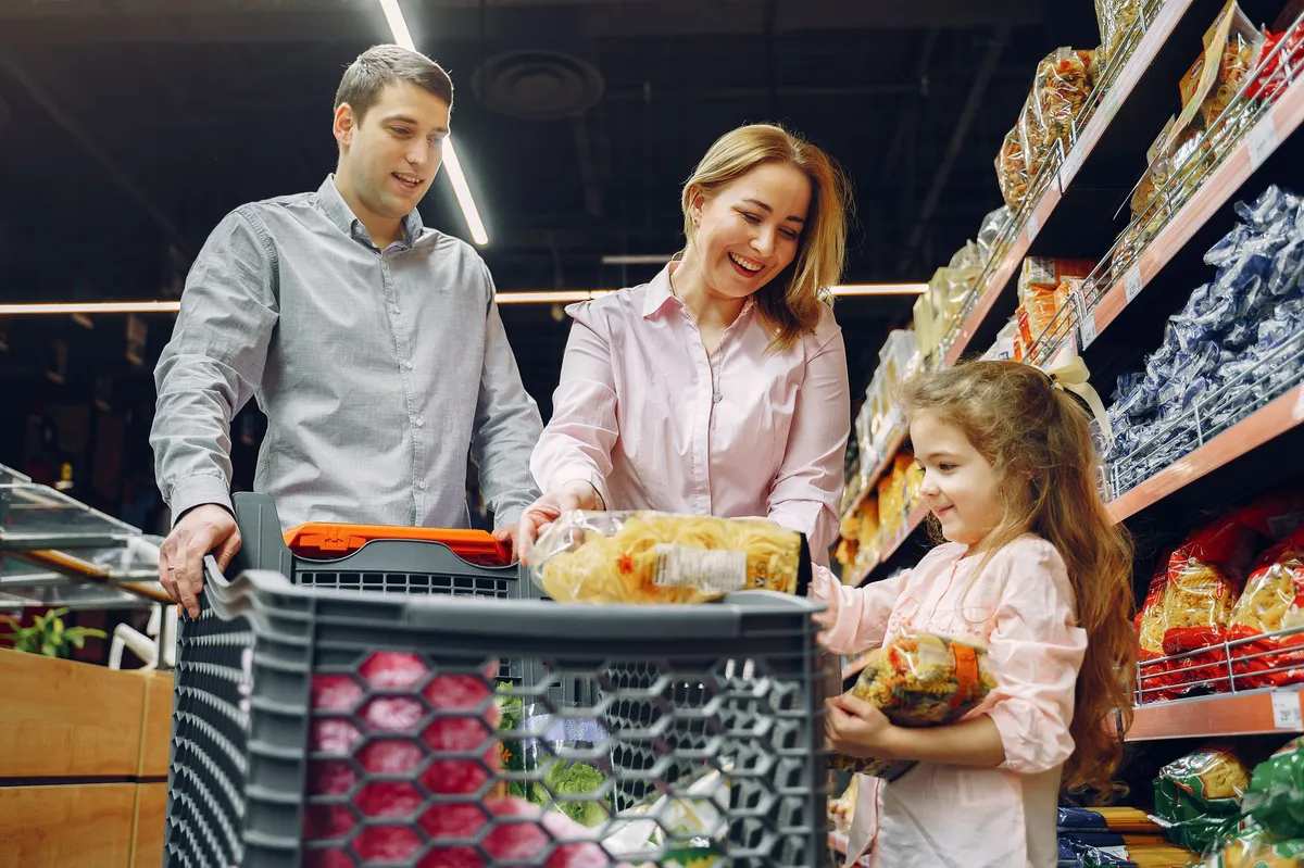 happy family shopping