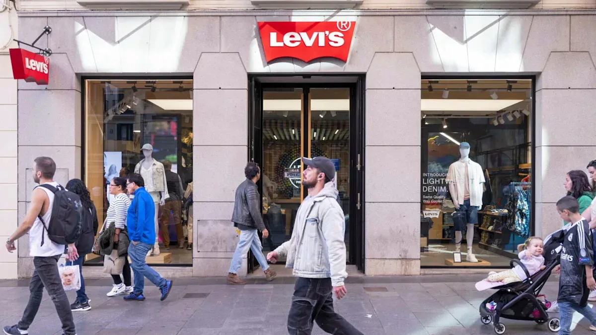 Levi Strauss Shares Dip Despite Strong Earnings: What It Means for Investors