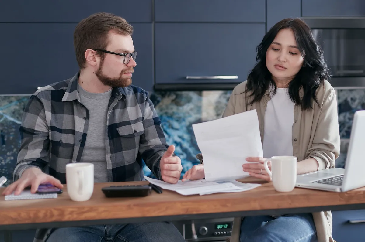 student with family discussing finances