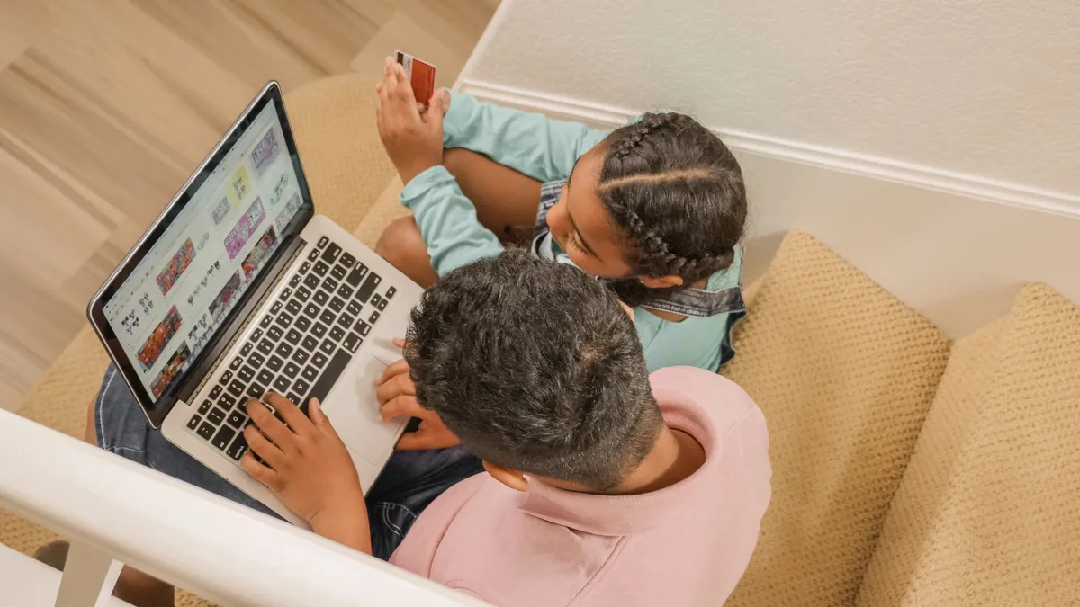 parent teaching child about finances