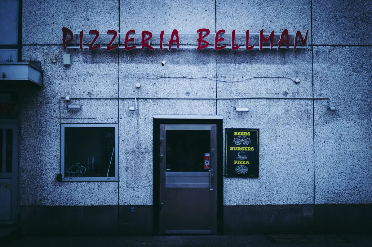 pizza restaurant exterior