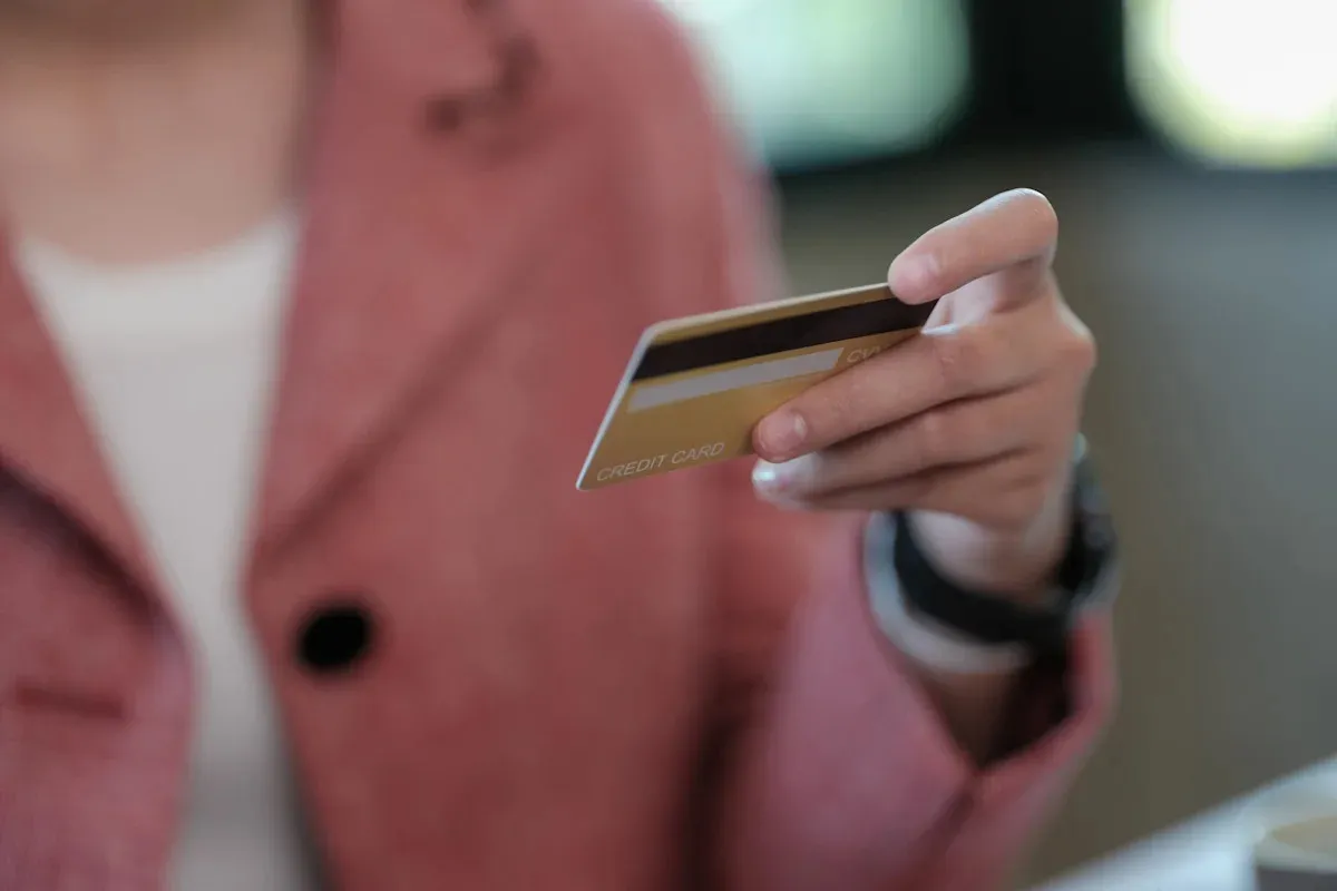 Prepaid Cards vs. Debit Cards: Choosing the Right Payment Method