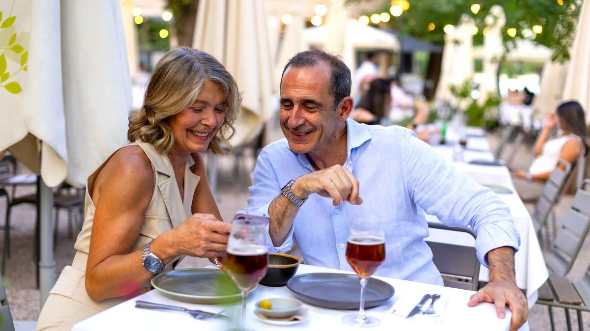Harmonizing Finances: 6 Essential Habits for Happy Retirement Couples