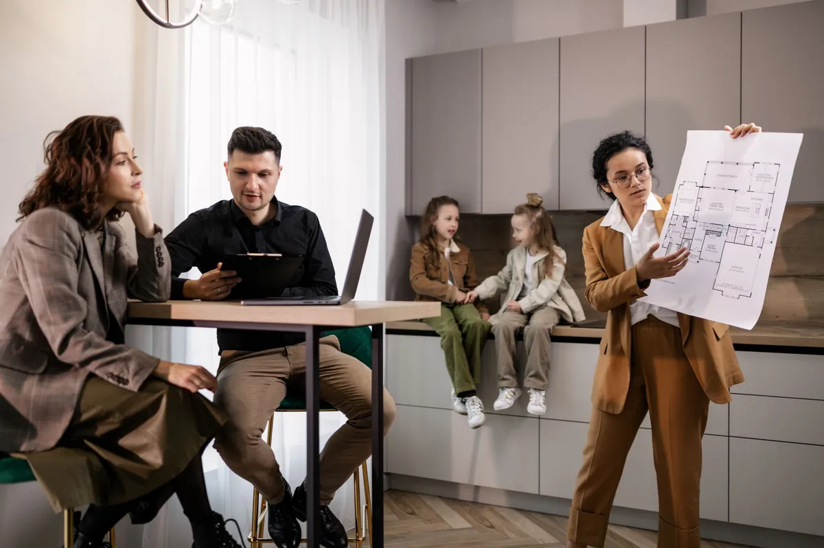 family meeting discussing finances