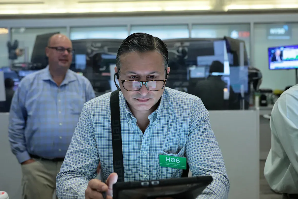 Stock Market Update: Earnings Reports and Geopolitical Tensions Shape Trading