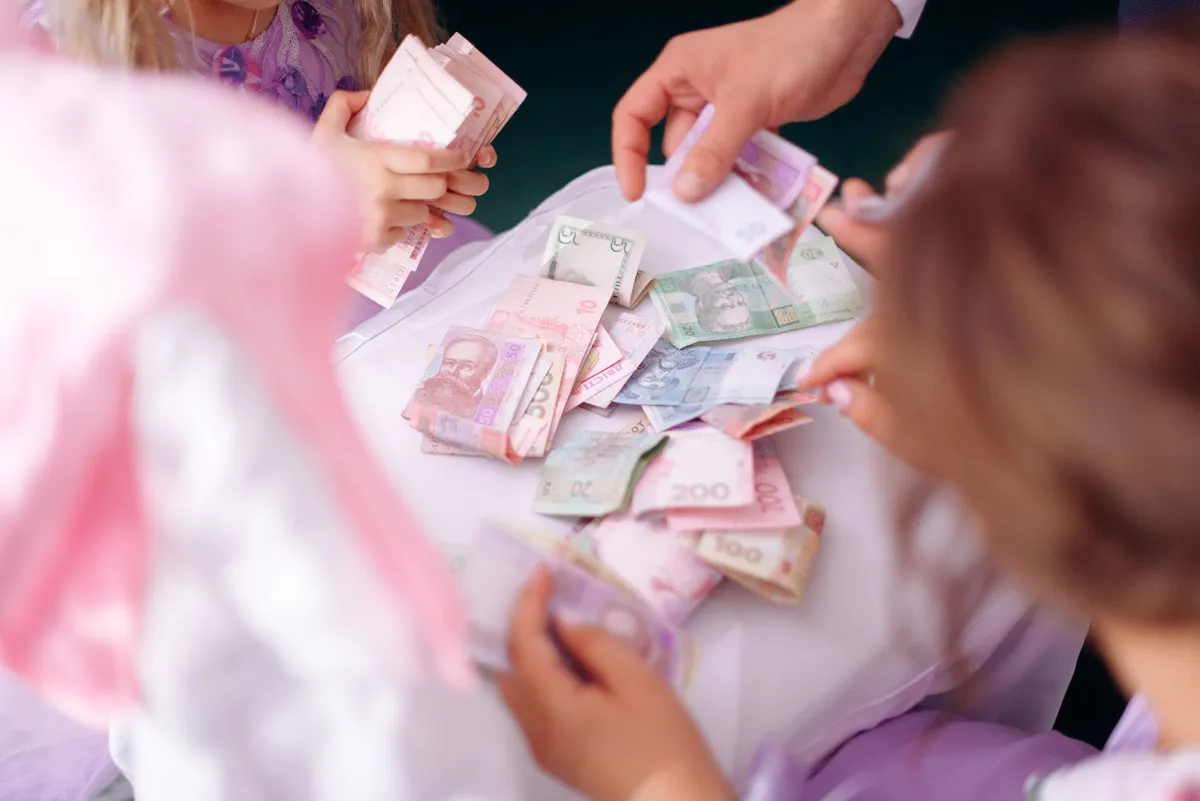 child learning about money