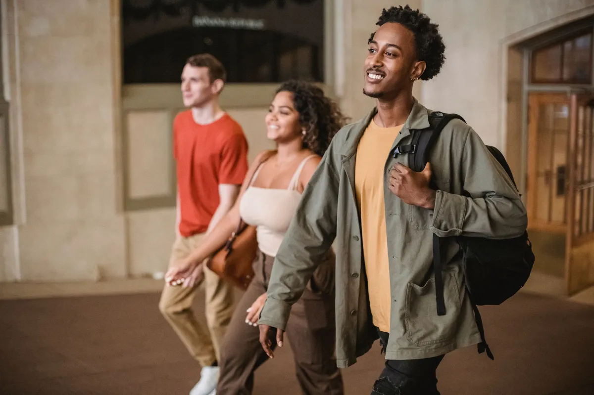 college students shopping