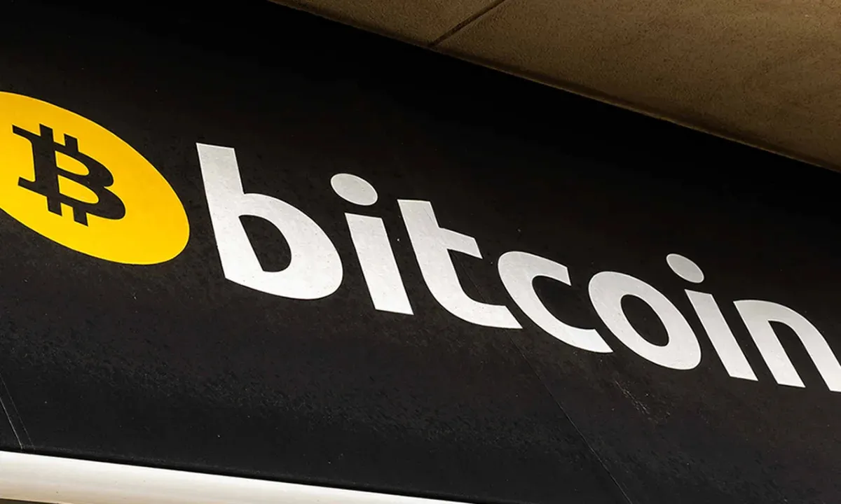 Why Investors Are Turning to Bitcoin Amid U.S. Dollar Concerns