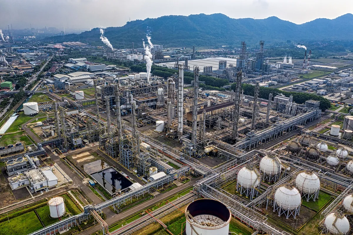 oil refinery operations