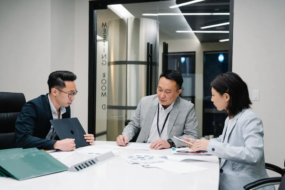 global logistics team meeting