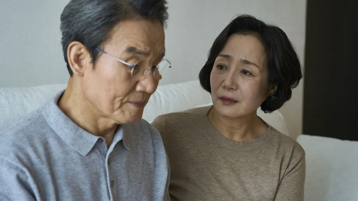 Navigating Alzheimer's: Protecting Parents from Panic-Induced Moves