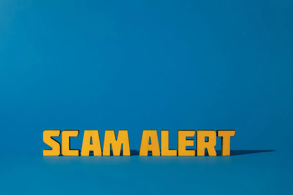 alert sign about online scams