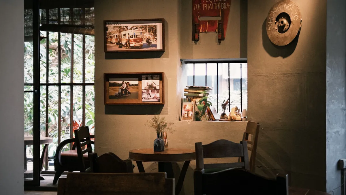 coffee shop ambiance